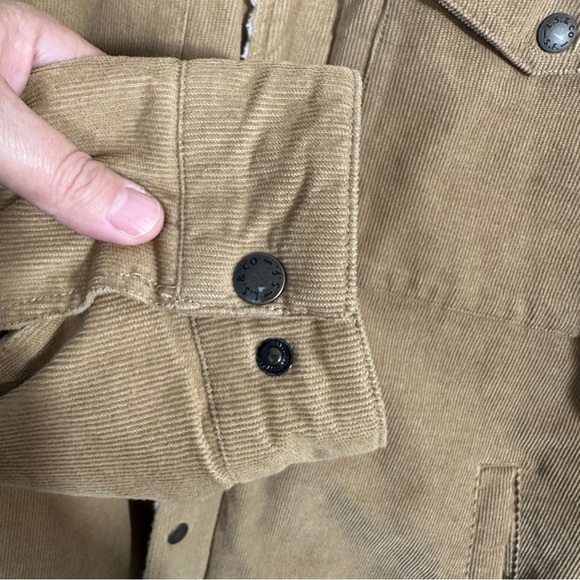 Levi's Corduroy sherpa lined jacket, tan, size L, casual, fall, autumn, outdoors - Picture 8 of 13